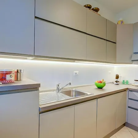 Alelu Classy And Chic Center - Happy Apartman *