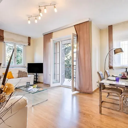 Apartamento Alelu Classy And Chic Center With Terrace - Happy Stresa