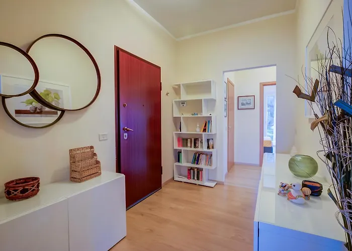 Alelu Classy And Chic Center - Happy