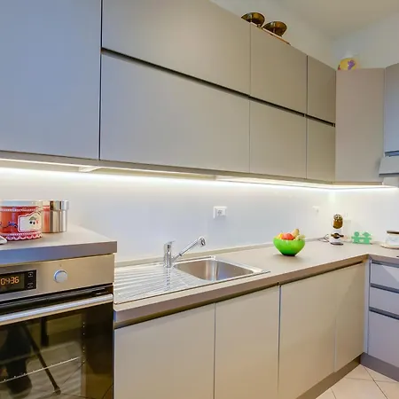 Alelu Classy And Chic Center - Happy * ستريزا