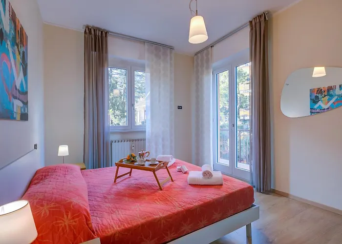 Alelu Classy And Chic Center - Happy